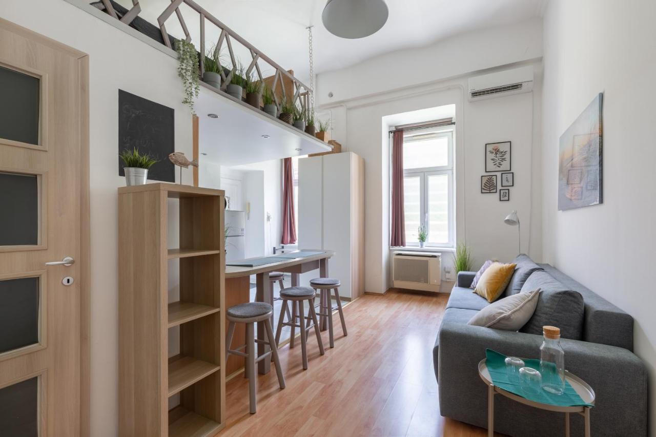 M17 Mecset Apartament *
